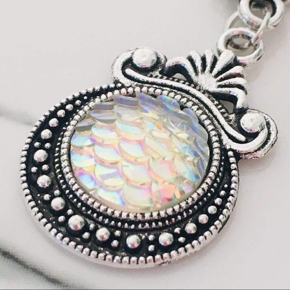 Iridescent Silver White Mermaid Silver Tone Necklace NWT